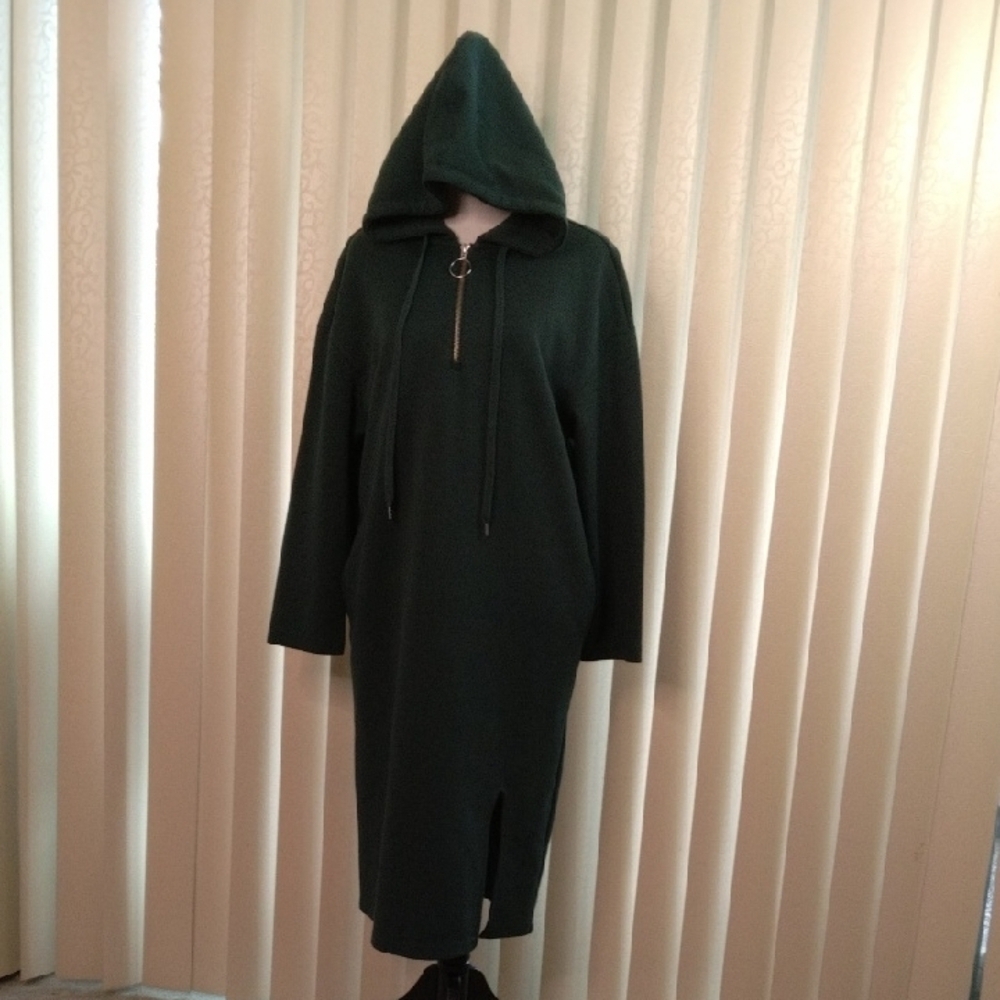 COPY - Dark Green Full-Length Hooded Coat with Textured Fabric